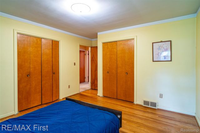 33277 W 11 Mile Road, Farmington Hills, MI 48336