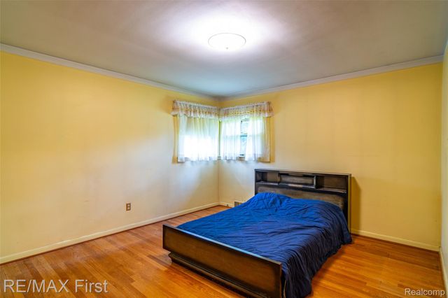 33277 W 11 Mile Road, Farmington Hills, MI 48336