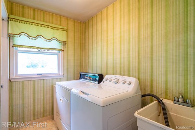 33277 W 11 Mile Road, Farmington Hills, MI 48336