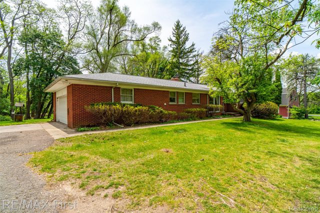 33277 W 11 Mile Road, Farmington Hills, MI 48336