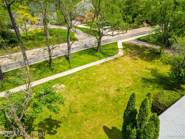 33277 W 11 Mile Road, Farmington Hills, MI 48336
