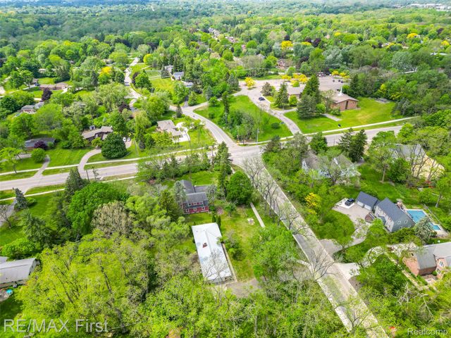 33277 W 11 Mile Road, Farmington Hills, MI 48336