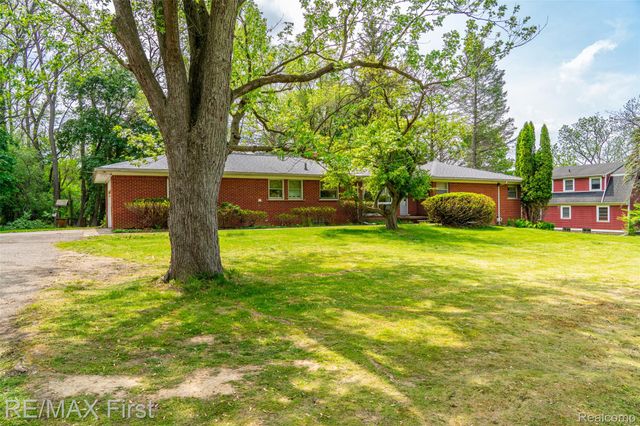 33277 W 11 Mile Road, Farmington Hills, MI 48336