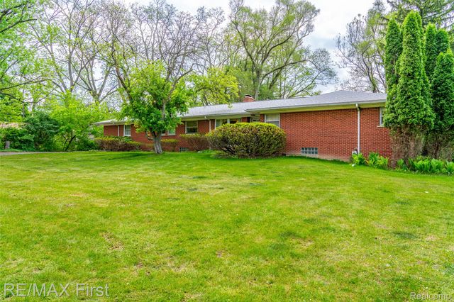 33277 W 11 Mile Road, Farmington Hills, MI 48336