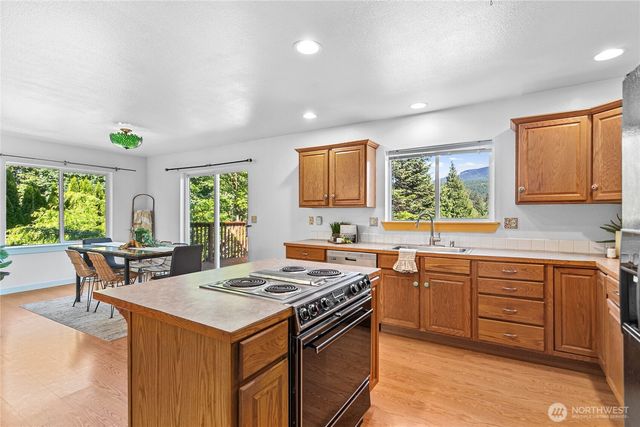 765 Summerset Way, Sedro Woolley, WA 98284