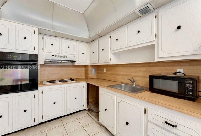 90 Edgewater Drive 1120, Coral Gables, FL 33133