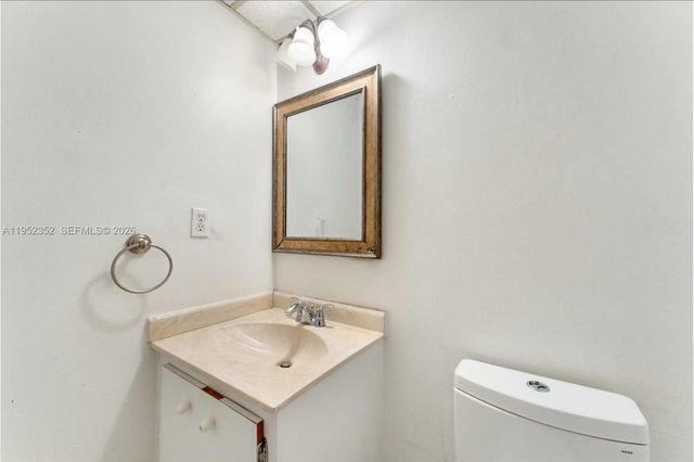90 Edgewater Drive 1120, Coral Gables, FL 33133