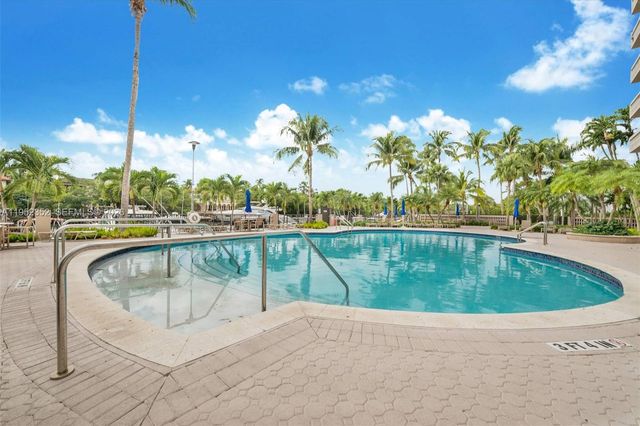 90 Edgewater Drive 1120, Coral Gables, FL 33133