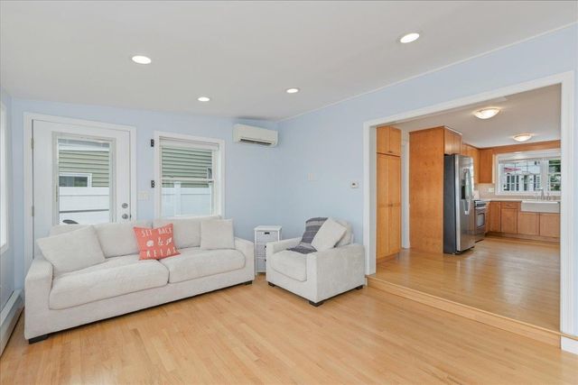 31 N Shore Road, Derry, NH 03038