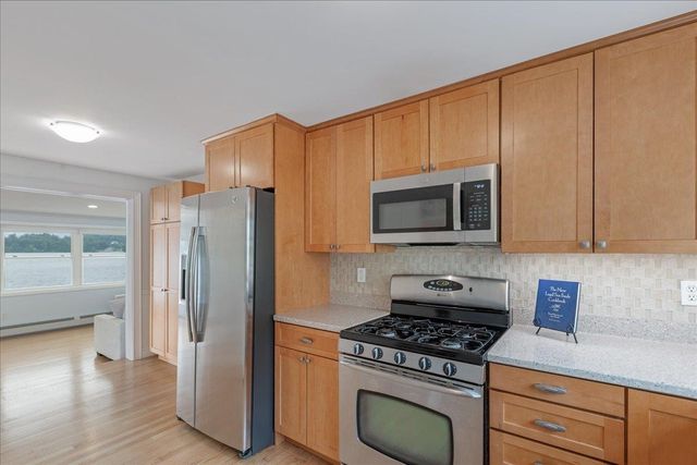 31 N Shore Road, Derry, NH 03038
