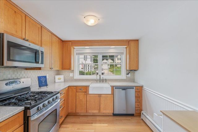 31 N Shore Road, Derry, NH 03038