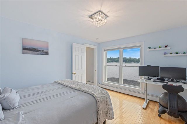 31 N Shore Road, Derry, NH 03038