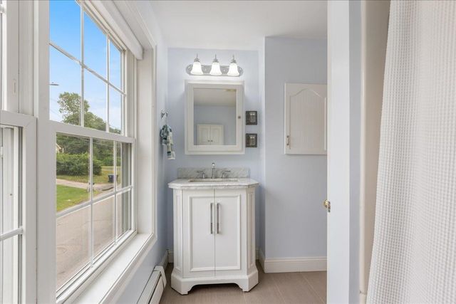 31 N Shore Road, Derry, NH 03038