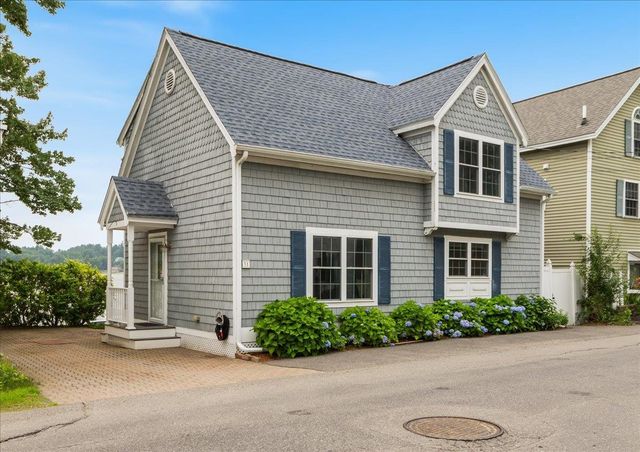 31 N Shore Road, Derry, NH 03038