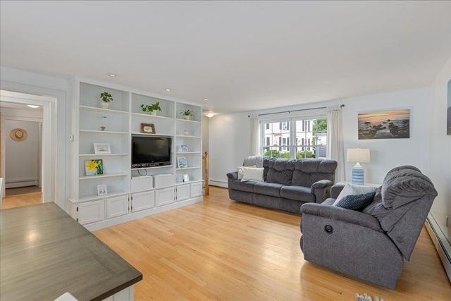 31 N Shore Road, Derry, NH 03038