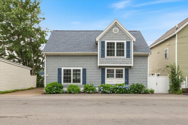 31 N Shore Road, Derry, NH 03038