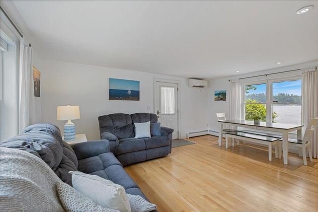 31 N Shore Road, Derry, NH 03038