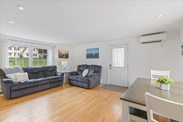 31 N Shore Road, Derry, NH 03038