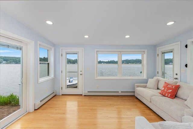31 N Shore Road, Derry, NH 03038
