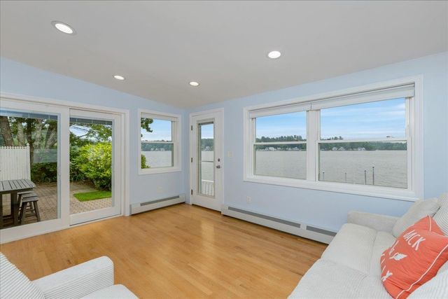 31 N Shore Road, Derry, NH 03038