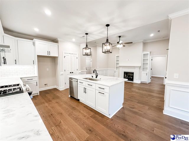 926 Third Loop Rd, Florence, SC 29505