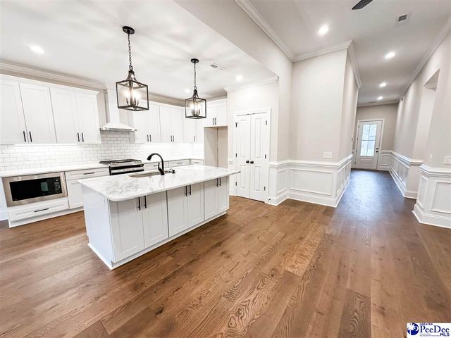 926 Third Loop Rd, Florence, SC 29505