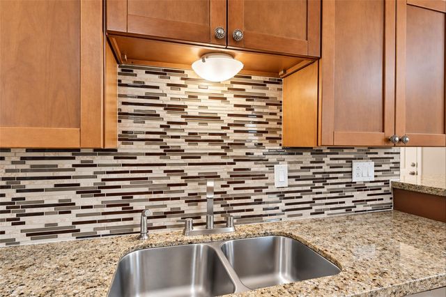 706 S Blackwell Street, La Porte, TX 77571