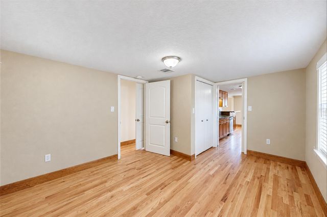 706 S Blackwell Street, La Porte, TX 77571