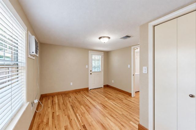 706 S Blackwell Street, La Porte, TX 77571