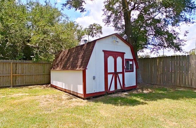 706 S Blackwell Street, La Porte, TX 77571