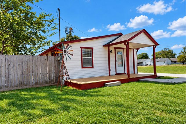 706 S Blackwell Street, La Porte, TX 77571