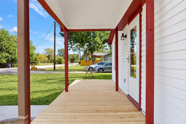 706 S Blackwell Street, La Porte, TX 77571