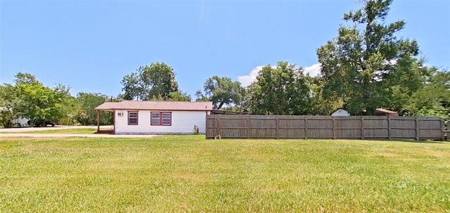 706 S Blackwell Street, La Porte, TX 77571