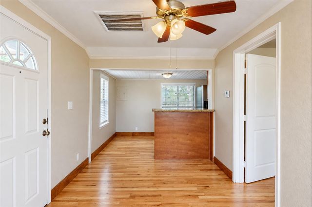 706 S Blackwell Street, La Porte, TX 77571