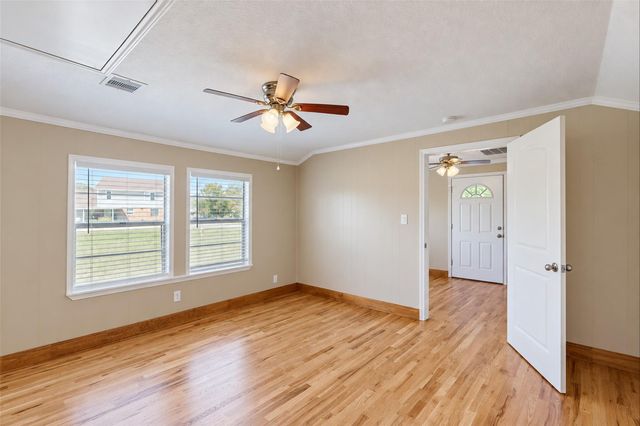 706 S Blackwell Street, La Porte, TX 77571