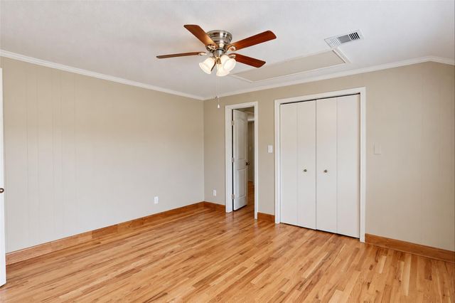 706 S Blackwell Street, La Porte, TX 77571