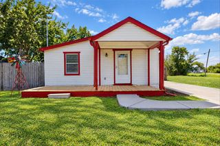 706 S Blackwell Street, La Porte, TX 77571