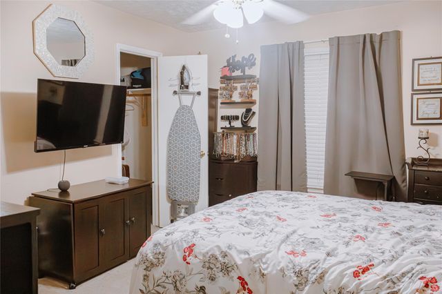 103 Mammoth Springs Lane, Dickinson, TX 77539