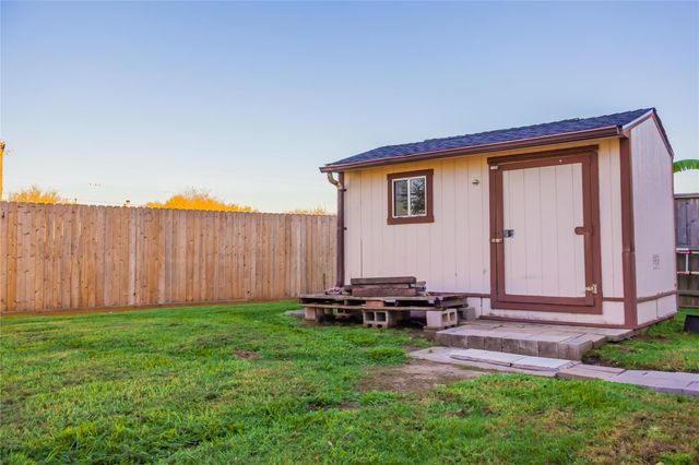 103 Mammoth Springs Lane, Dickinson, TX 77539