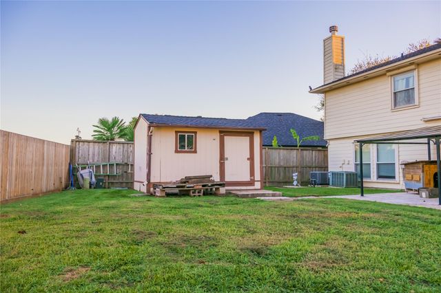 103 Mammoth Springs Lane, Dickinson, TX 77539