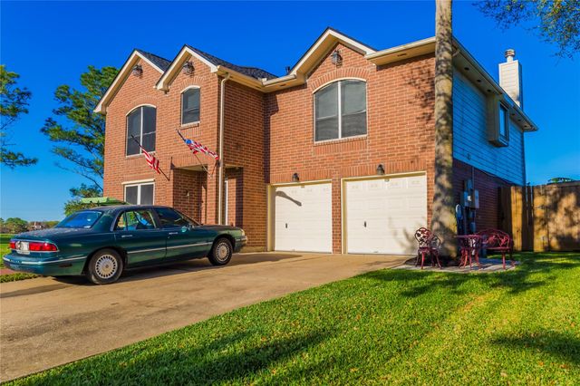 103 Mammoth Springs Lane, Dickinson, TX 77539