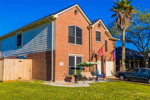 103 Mammoth Springs Lane, Dickinson, TX 77539