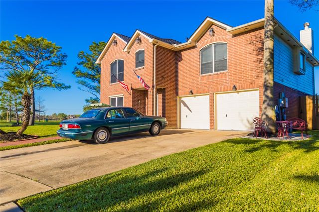 103 Mammoth Springs Lane, Dickinson, TX 77539