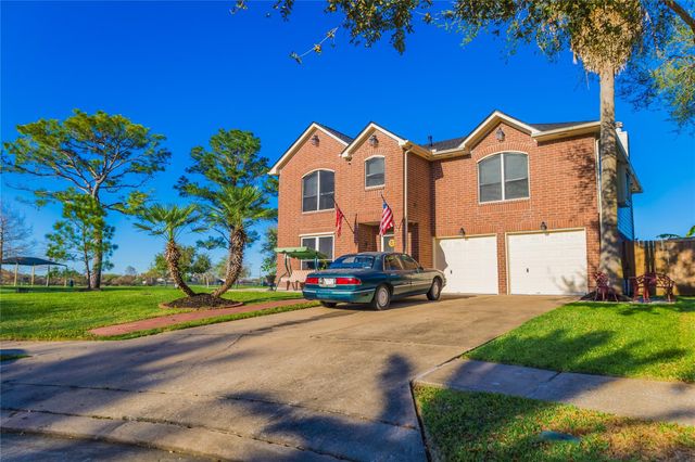 103 Mammoth Springs Lane, Dickinson, TX 77539