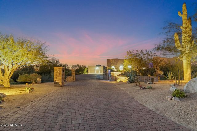 31802 N BLACK CROSS Road, Scottsdale, AZ 85266