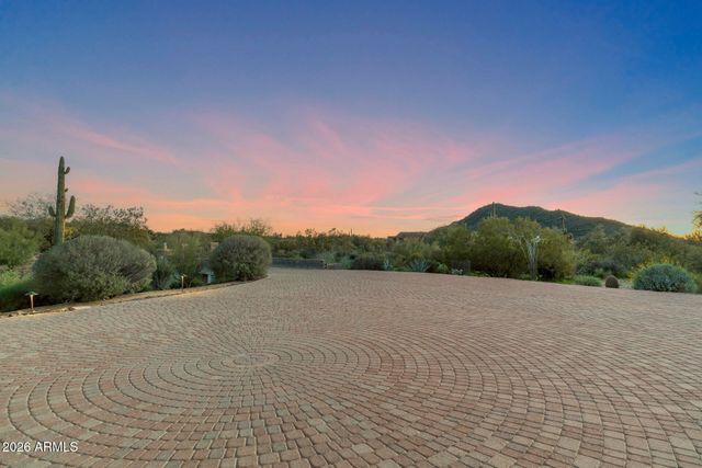 31802 N BLACK CROSS Road, Scottsdale, AZ 85266