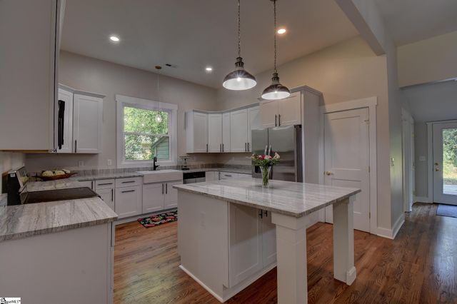 205 Mountain View Street, Westminster, SC 29693