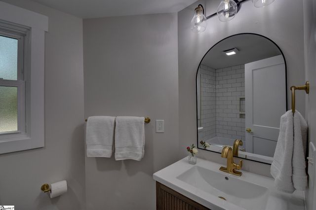 205 Mountain View Street, Westminster, SC 29693