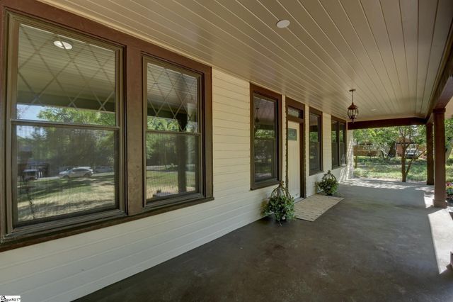205 Mountain View Street, Westminster, SC 29693