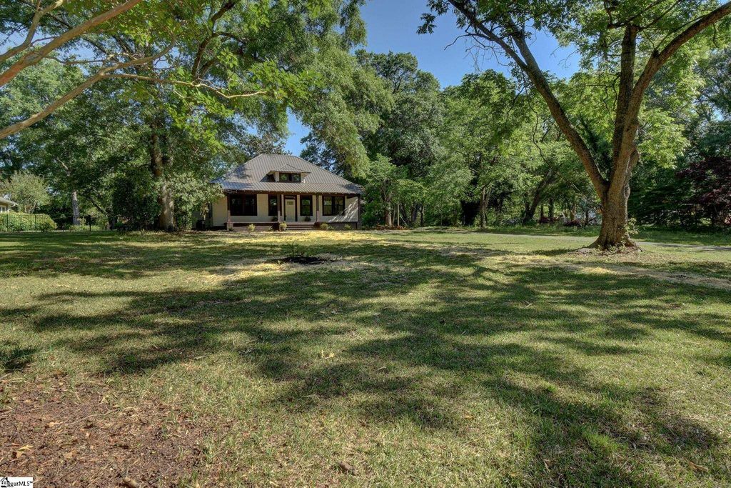 205 Mountain View Street, Westminster, SC 29693